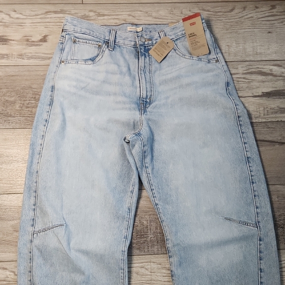 Levi's Light Blue Cinch Barrel Women's Jeans - Picture 3 of 16